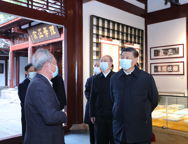 2021年3月22日下午,正在福建武夷山市考察的习近平总书记来到朱熹园,了解朱熹生平及理学研究等情况。