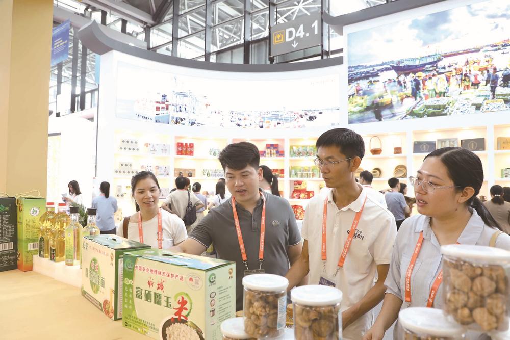 来宾特色农产品亮相第20届中国-东盟博览会
