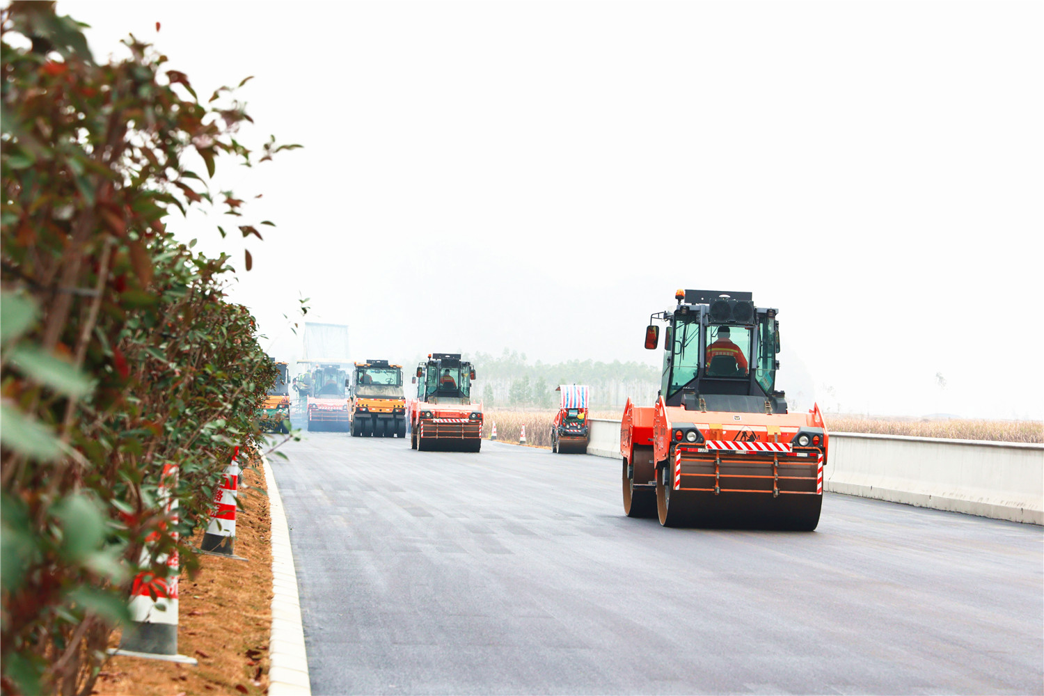 来宾西过境线高速公路建设刷新“进度条”
