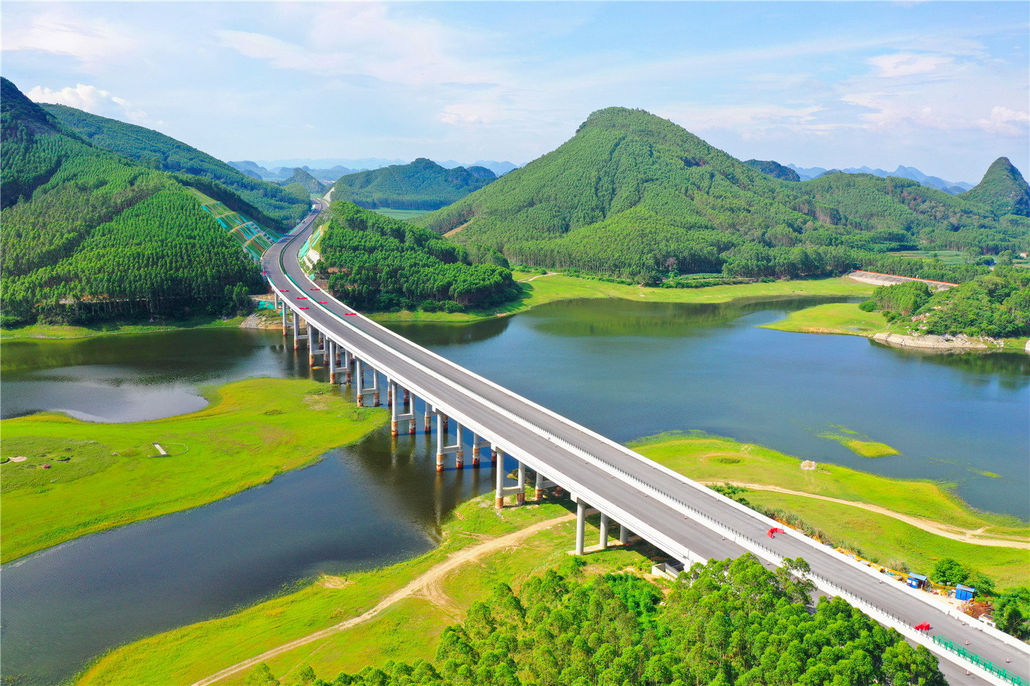 来宾西过境线高速公路进入通车“倒计时”