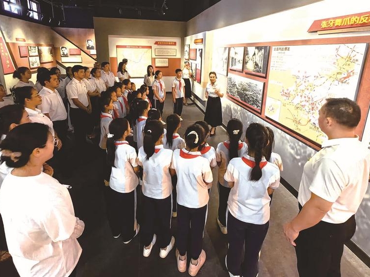 广西都宜忻人民解放总队纪念馆开馆