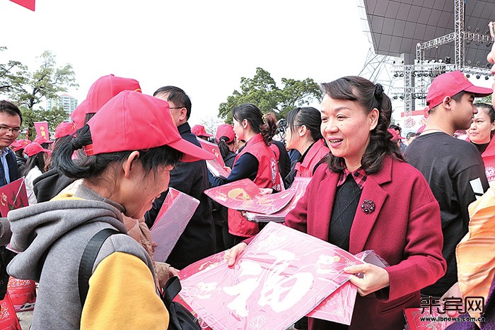 春节回乡人口_春节回乡图片(2)